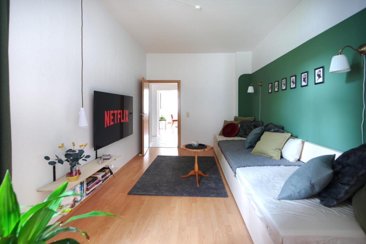 Vonbehling Boutique Apartment Mit 65Zoll Tv Und Designerstuecken Halle  Esterno foto