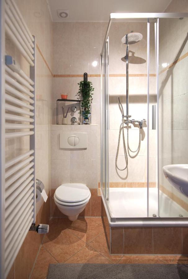 Vonbehling Boutique Apartment Mit 65Zoll Tv Und Designerstuecken Halle  Esterno foto